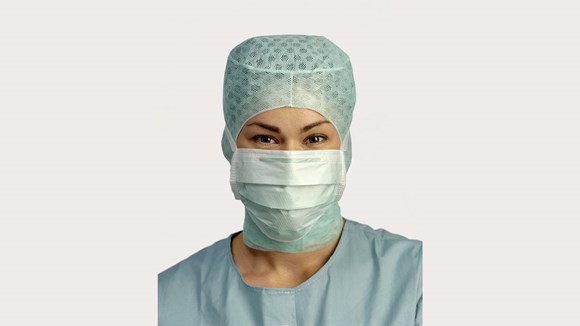 clinicien portant un masque chirurgical BARRIER Spécialité