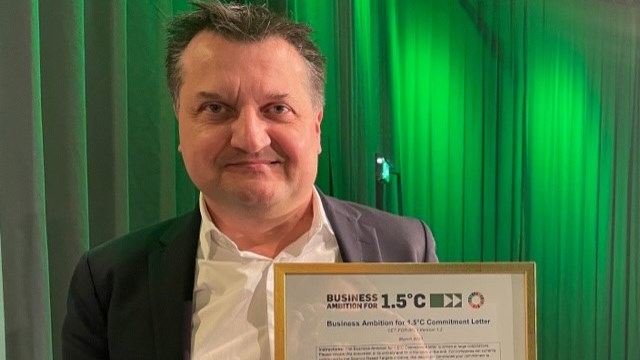 Zlatko Rihter, directeur général, détient la lettre d'engagement de SBTi